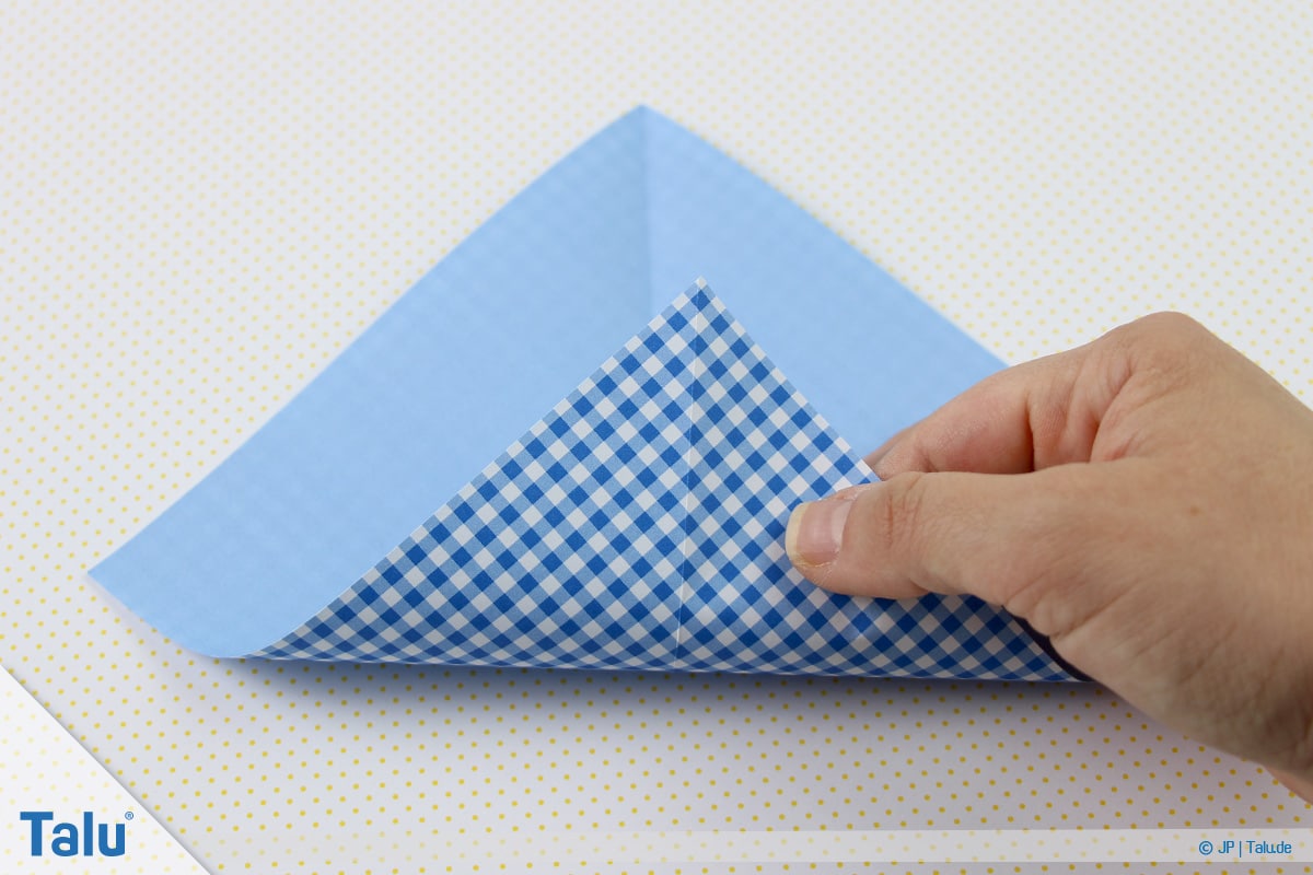 Origami Boot, Schiff basteln, erstes Schiffchen, weitere Faltungen