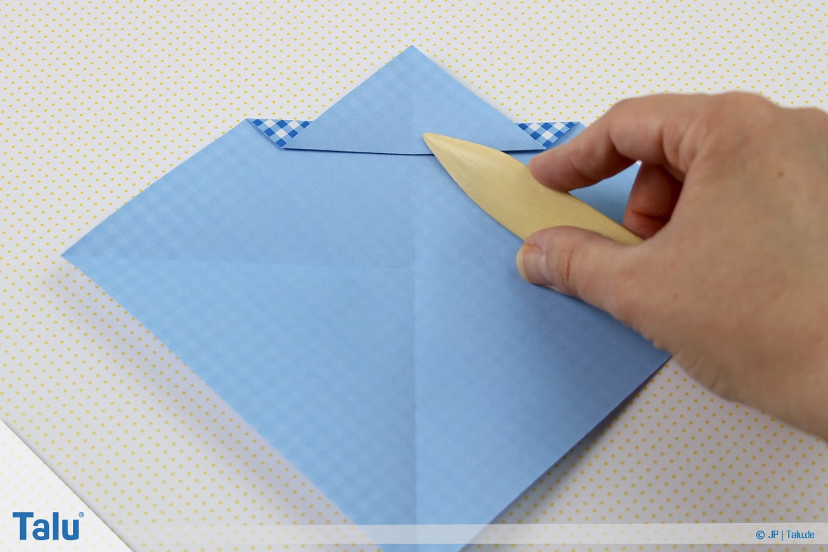 Origami Boot, Schiff basteln, erstes Schiffchen, mit Falzbein Faltung nachziehen