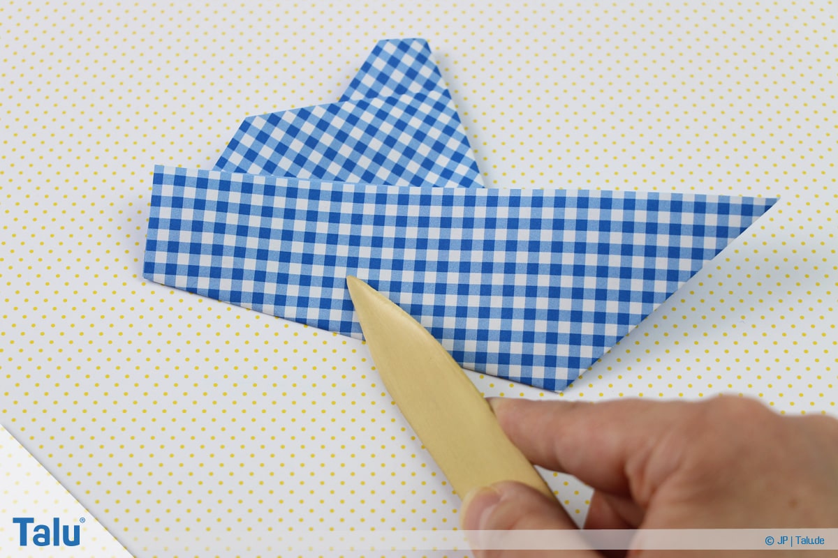 Origami Boot, Schiff basteln, erstes Schiffchen, Falzbein verwenden
