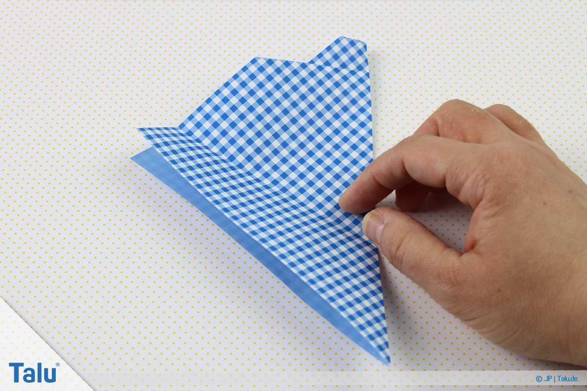 Origami Boot, Schiff basteln, erstes Schiffchen, Faltung wieder aufklappen