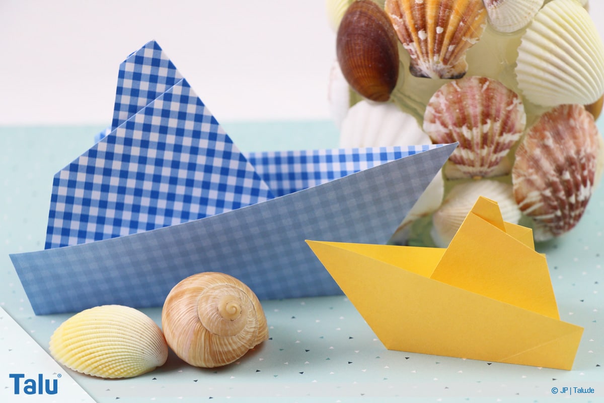 Origami Boot, Schiff basteln, erstes Schiffchen fertig gebastelt