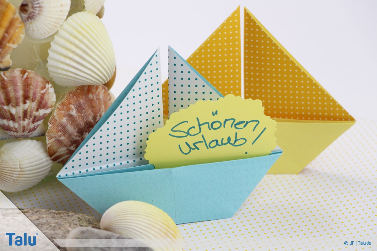 Origami Boot, Schiff basteln, zweites Schiffchen fertig gebastelt