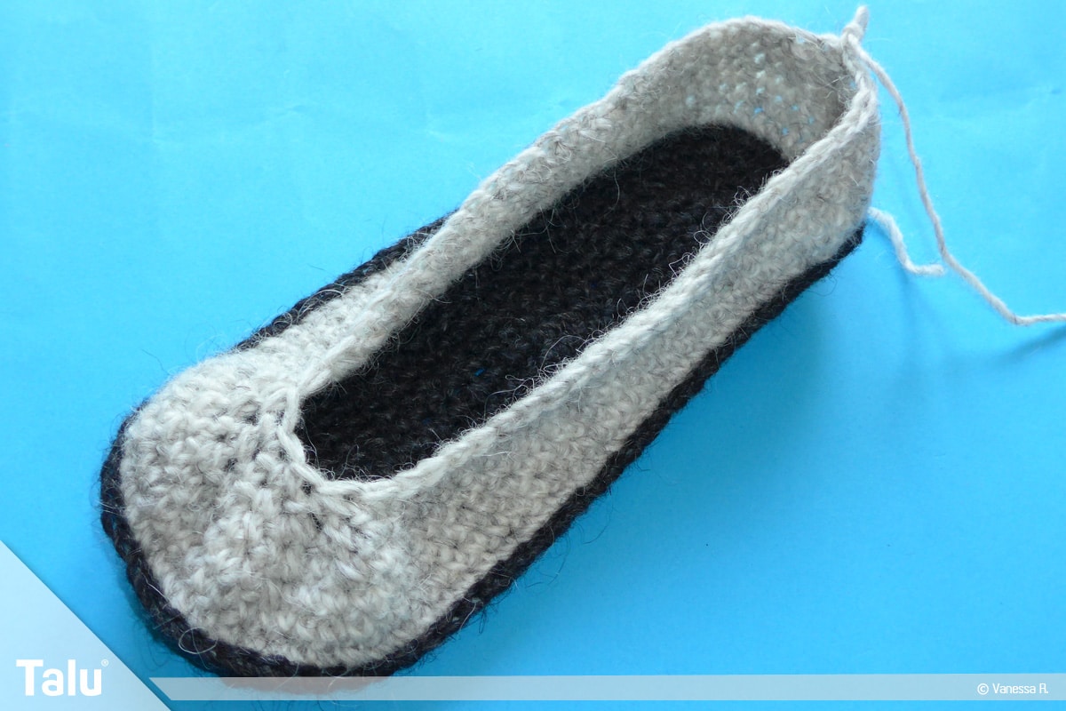 Schuhe häkeln für Erwachsene, Häkel-Hausschuhe, weitere Maschen zusammenfassen