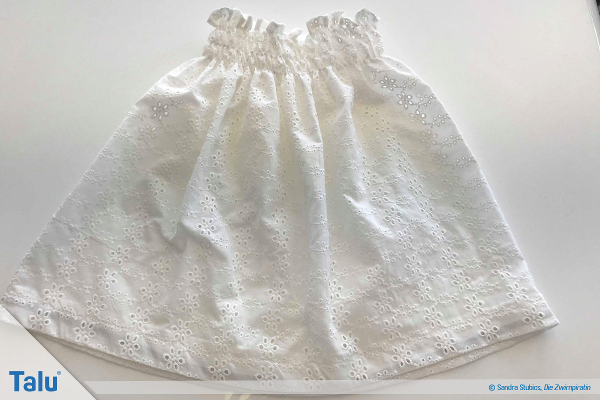 Smoken nähen, geraffte Smoke Naht, fertiges Sommerkleid mit Smoke Nähten