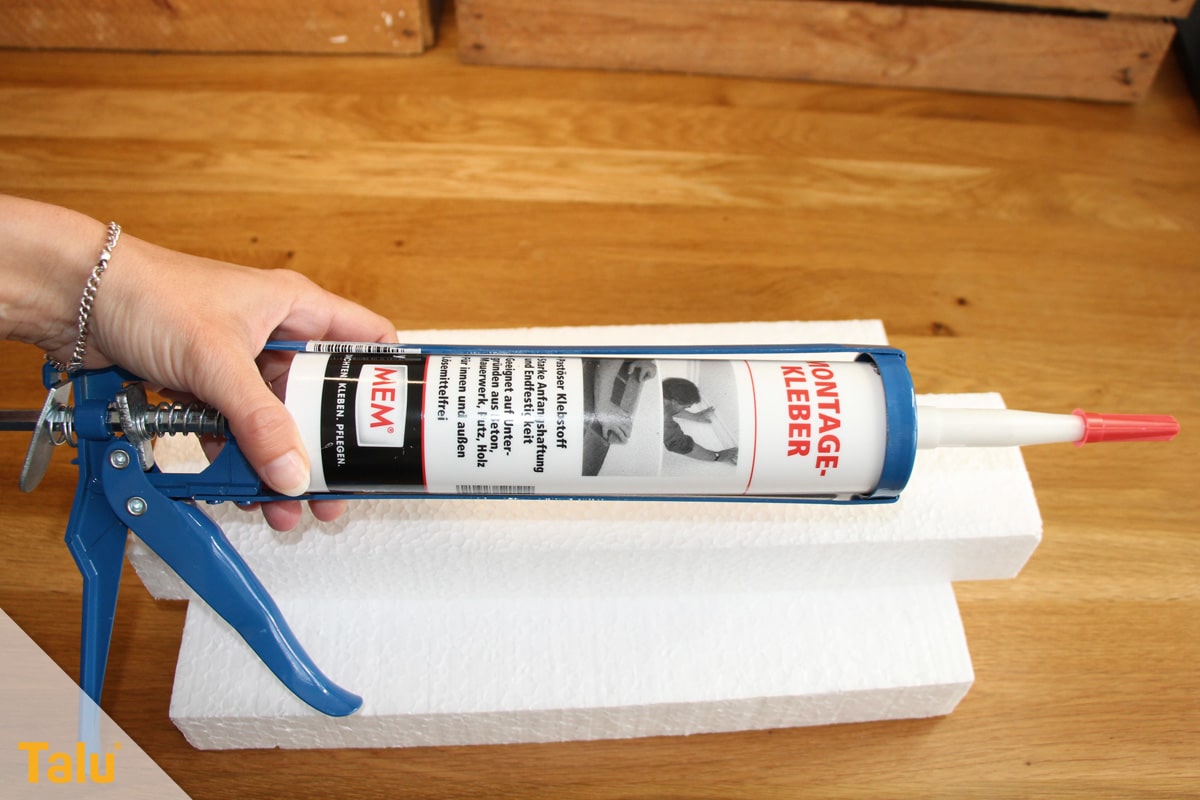 Styroporplatten kleben, Anleitung, Montagekleber (im Bild) anstatt Polyurethanschaum (PU)