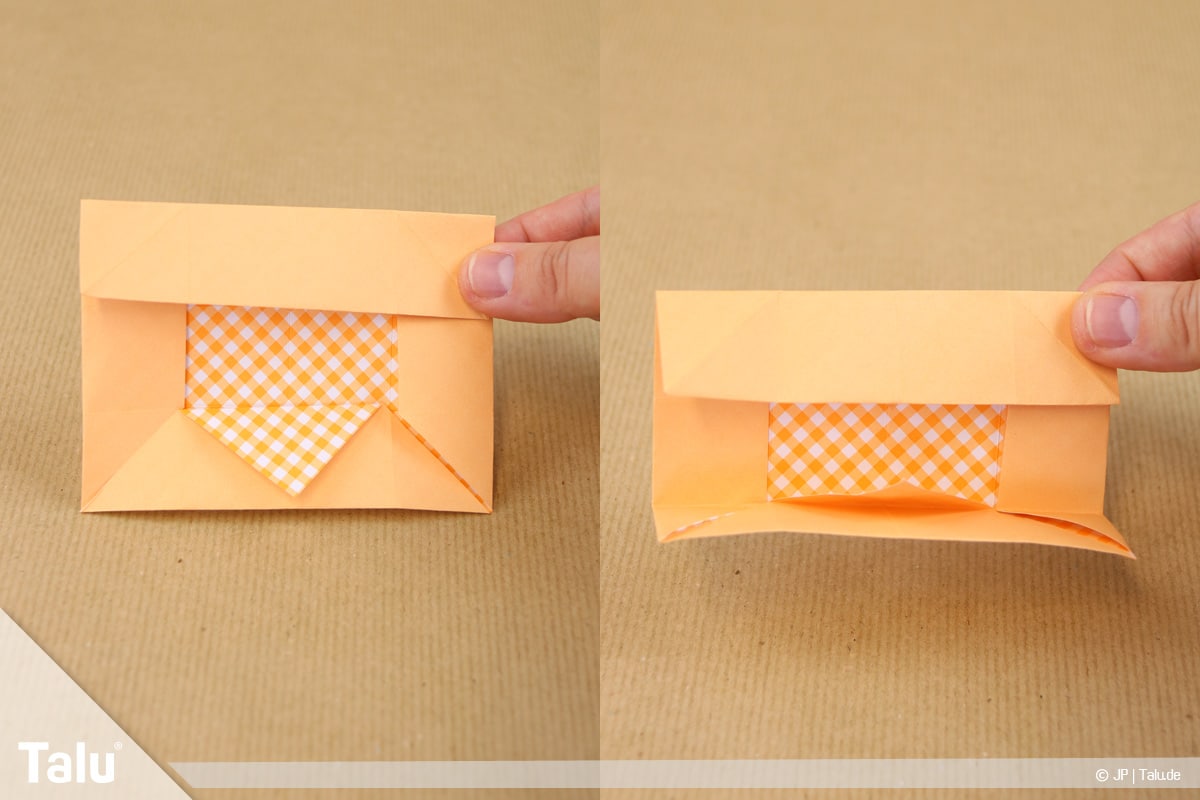 Haus aus Papier basteln, Papierhaus falten, gegenüberliegende Seiten nach innen falten