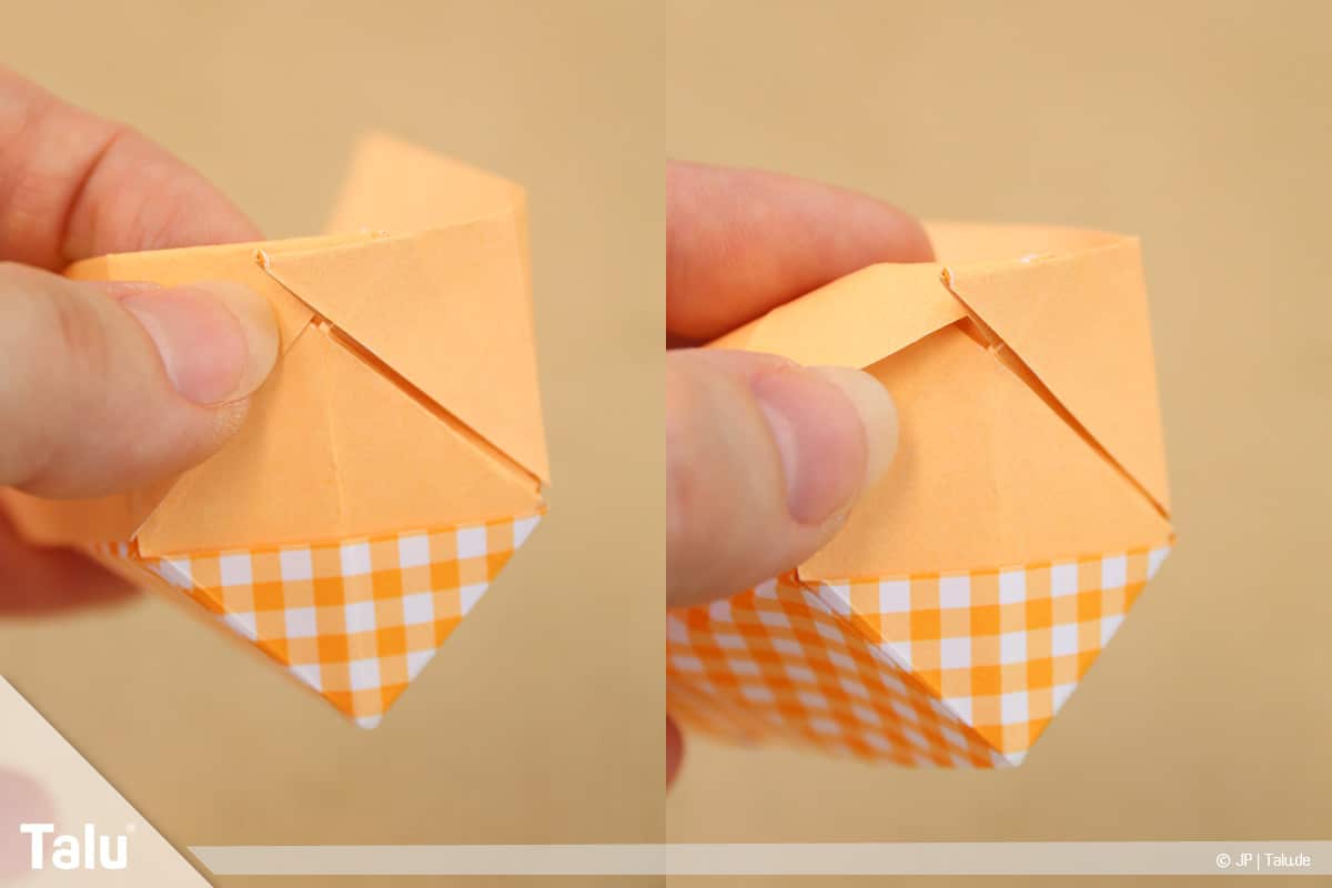 Haus aus Papier basteln, Papierhaus falten, vorherige Schritte an anderer Ecke wiederholen