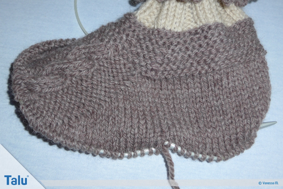 Gammlos stricken, Anleitung Hüttenschuhe, auf dieser Runde befinden sich nun 98 Maschen