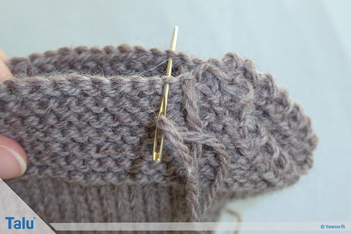 Gammlos stricken, Anleitung Hüttenschuhe, Fußsohle mit Nadel schließen