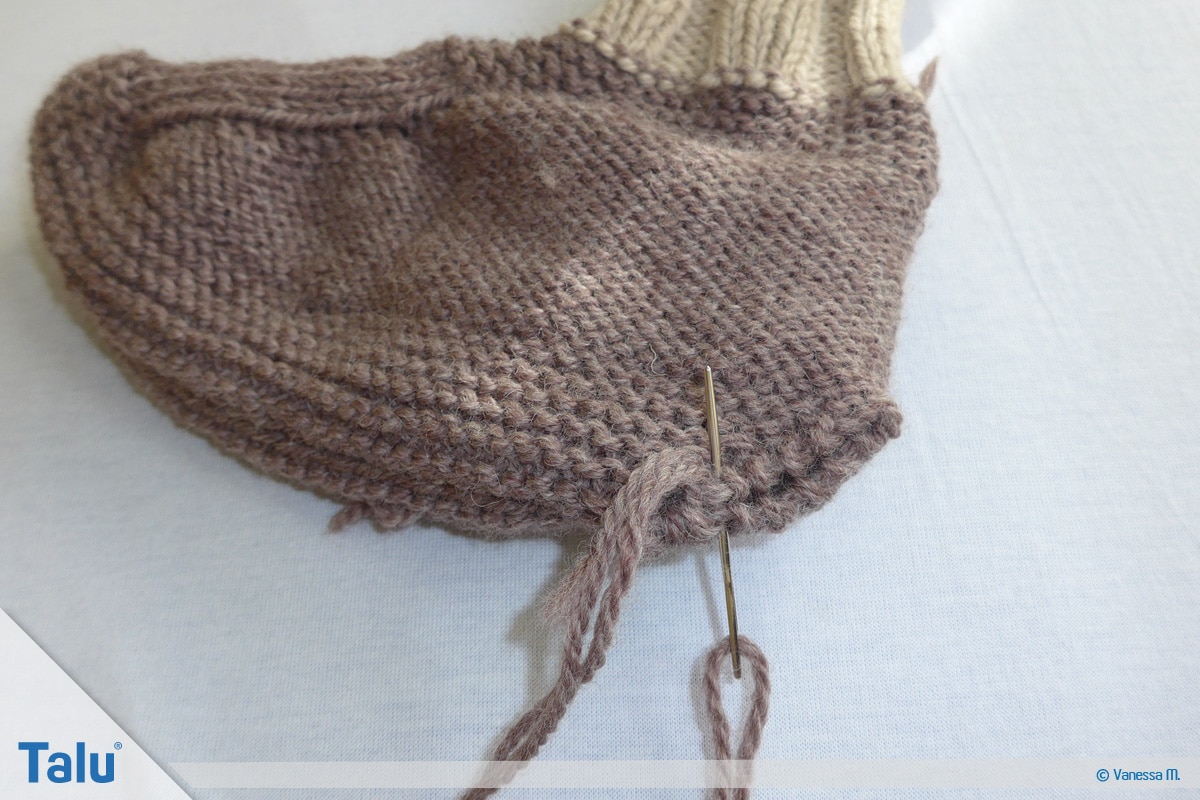 Gammlos stricken, Anleitung Hüttenschuhe, Kante an Ferse zusammennähen