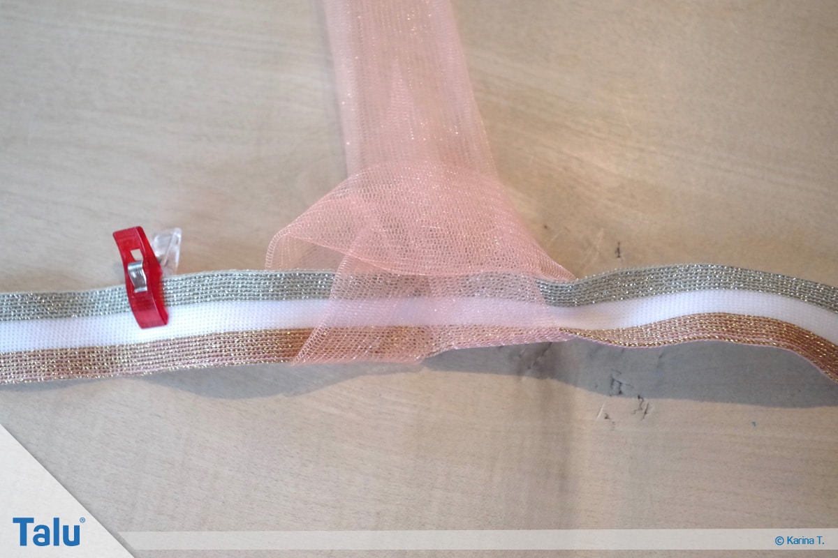 Tutu-Kleid/Rock selber machen, Anleitung, Tüllstreifen anknoten