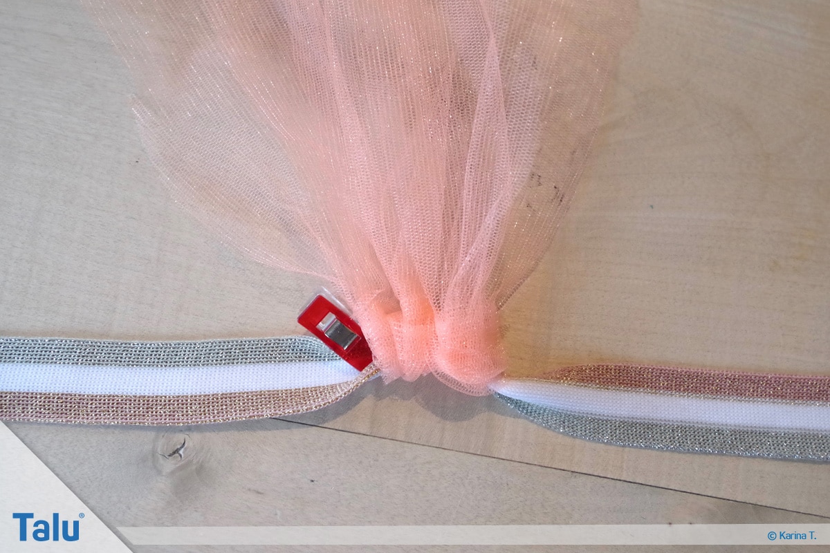 Tutu-Kleid/Rock selber machen, Anleitung, angebrachte Tüllstreifen