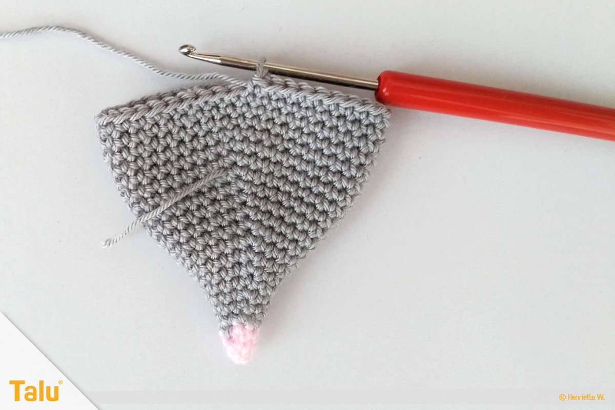 Maus häkeln, Amigurumi-Häkelmaus, für den Maus-Kopf weiter feste Maschen häkeln