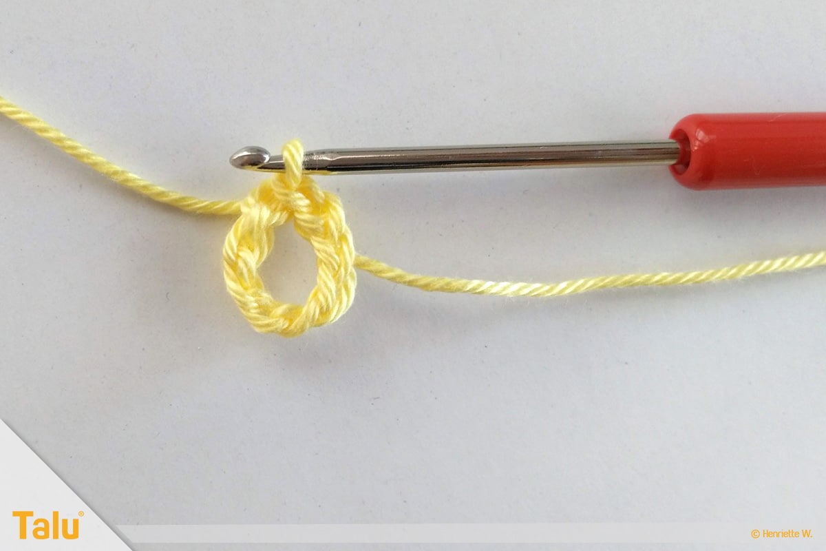 Maus häkeln, Amigurumi-Häkelmaus, Enten-Schwimmring, Luftmaschenring schließen