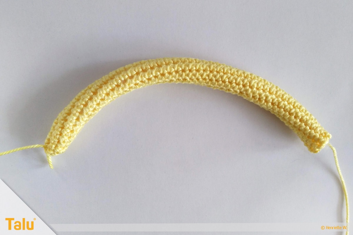 Maus häkeln, Amigurumi-Häkelmaus, Enten-Schwimmreif mit Füllwatte füllen