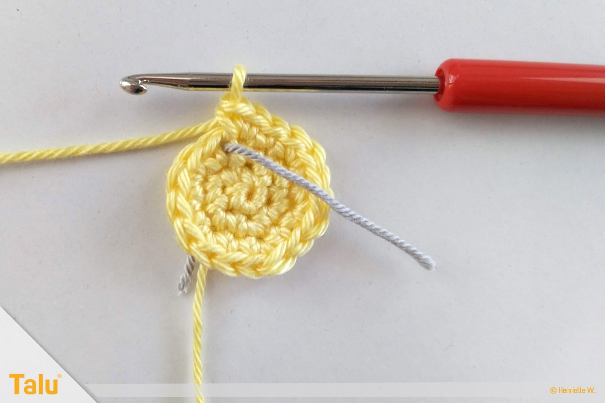 Maus häkeln, Amigurumi-Häkelmaus, Enten-Schwimmring, Entenkopf, Beginn