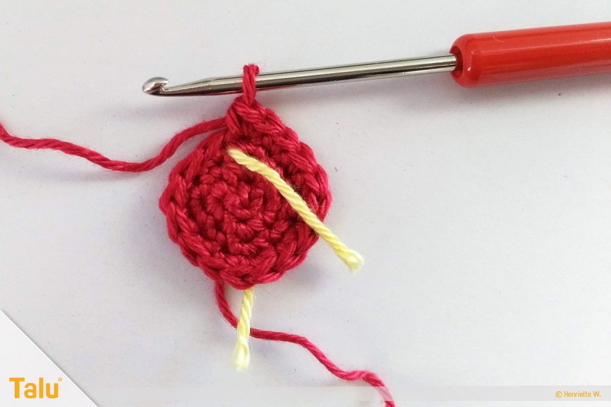 Maus häkeln, Amigurumi-Häkelmaus, Hut für Häkelmaus fertigen