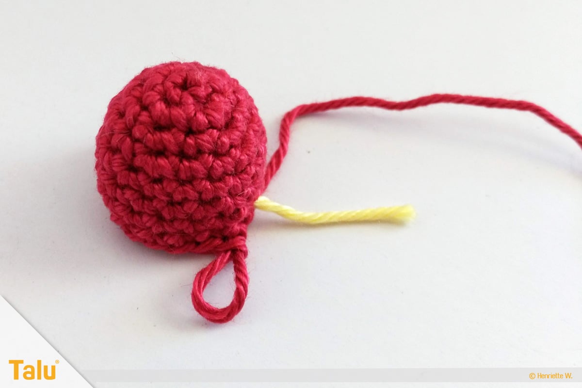 Maus häkeln, Amigurumi-Häkelmaus, Hutform entsteht
