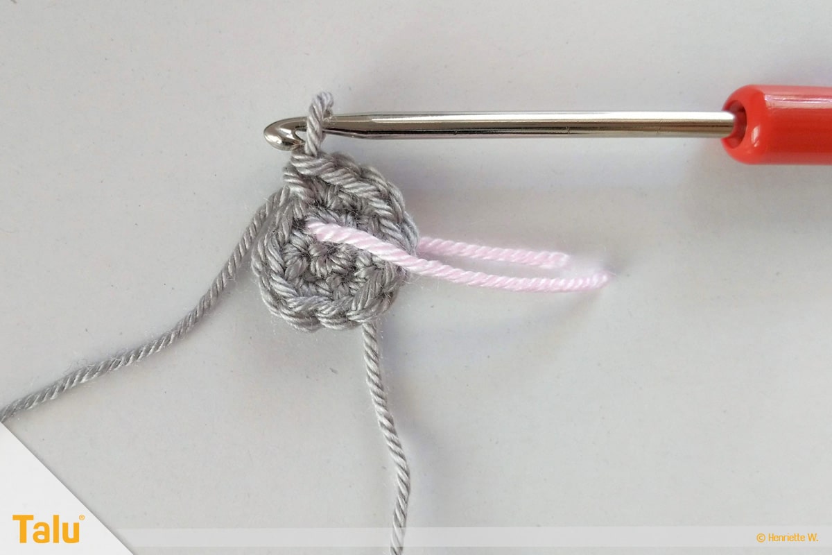 Maus häkeln, Amigurumi-Häkelmaus, Maschen verdoppeln
