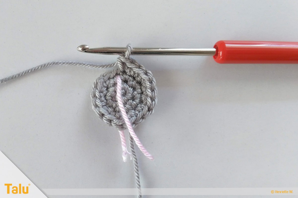 Maus häkeln, Amigurumi-Häkelmaus, jede zweite Masche verdoppeln
