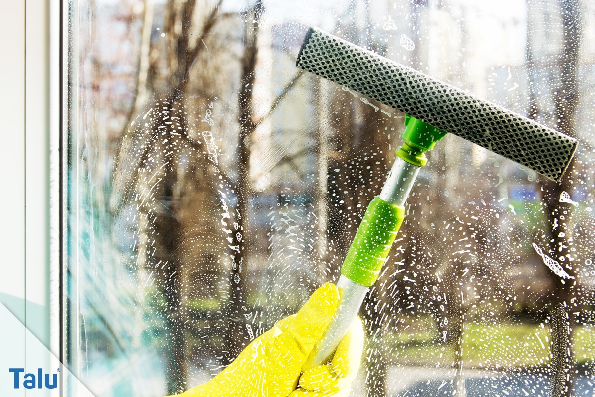 Schmierige, fettige Glasscheiben reinigen, Fensterwischer