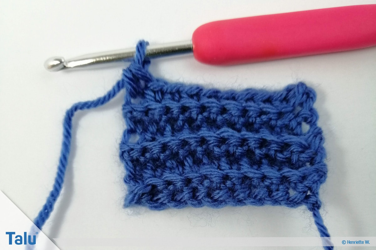 Babyhose häkeln, Anleitung Häkelhose, Hosenbund weiter häkeln