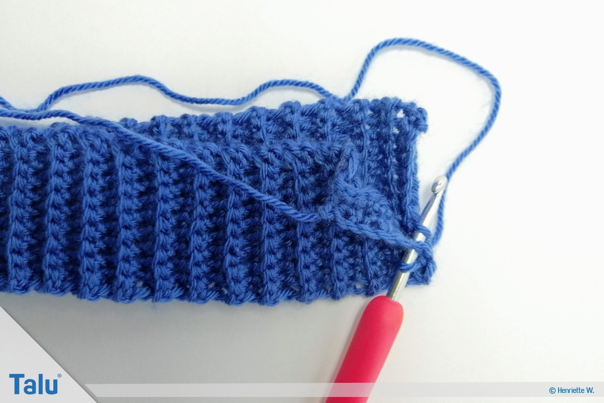 Babyhose häkeln, Anleitung Häkelhose, Bund zusammenhäkeln