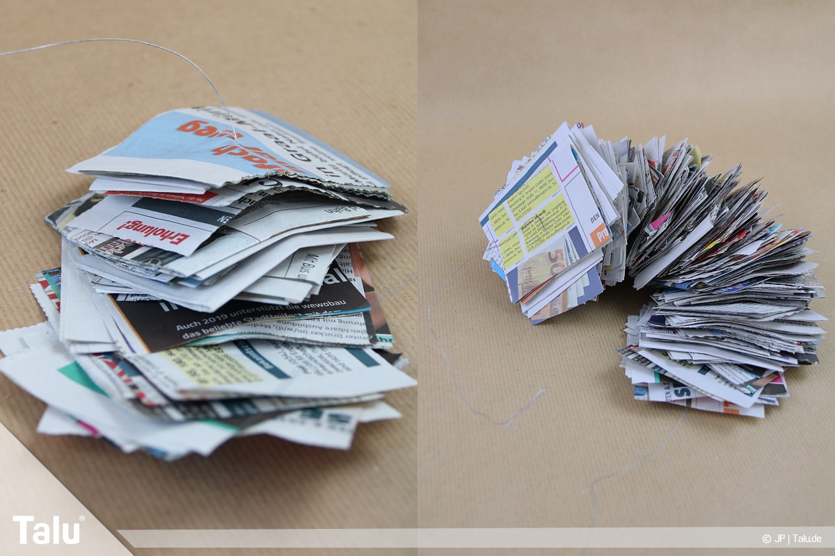 Basteln mit Papier an Weihnachten, Ideen, Zeitungspapierstücke auf Basteldraht auffädeln