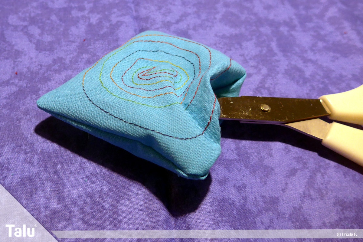 Nähen mit der Nähmaschine lernen, Nadelkissen-Stofftasche wenden