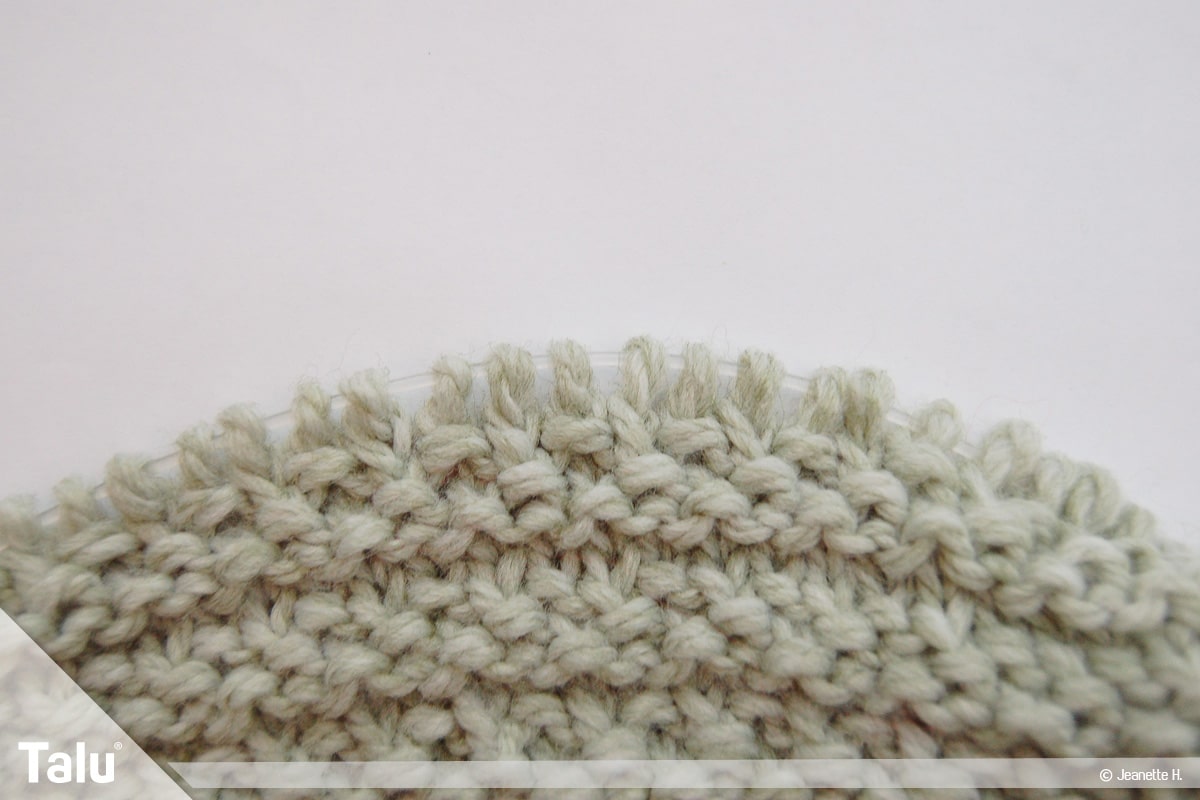 Snood selbst stricken, Anleitung Schlauchschal, Dachziegelmuster nach einer Runde