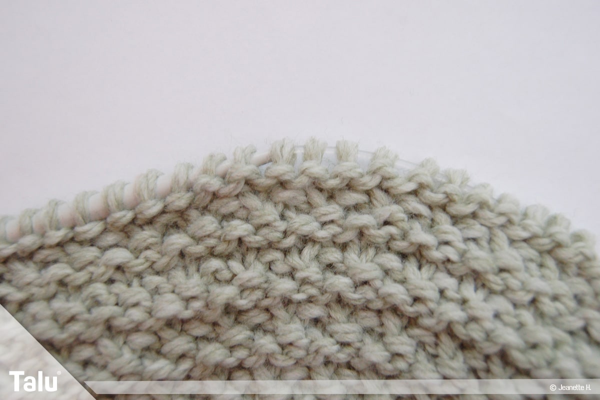 Snood selbst stricken, Anleitung Schlauchschal, Dachziegelmuster nach zwei Runden