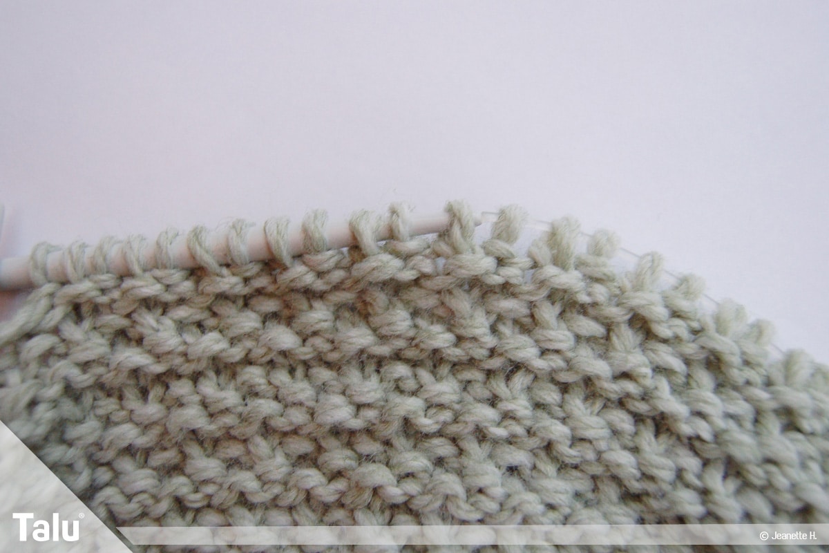Snood selbst stricken, Anleitung Schlauchschal, Dachziegelmuster nach drei Runden