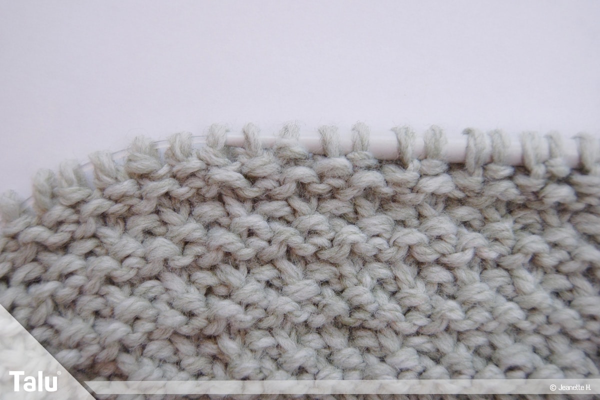 Snood selbst stricken, Anleitung Schlauchschal, Dachziegelmuster nach acht Runden