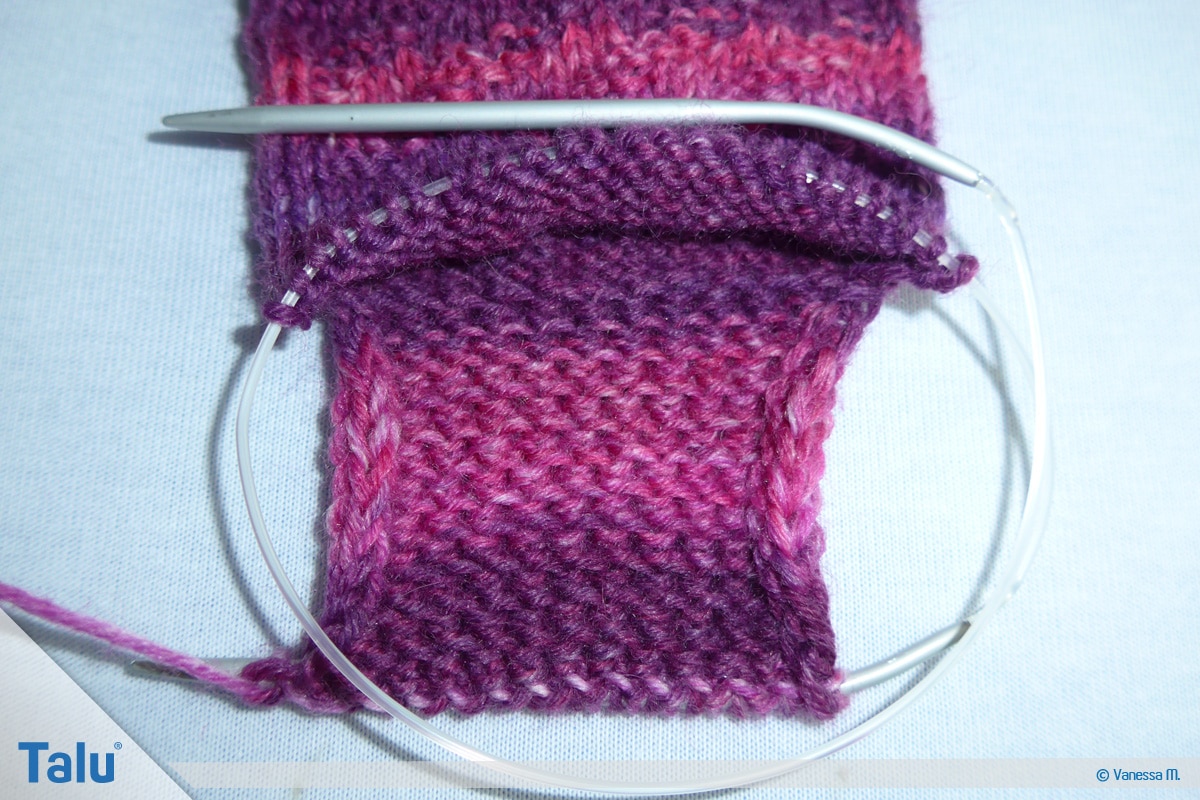 Socken stricken mit Rundstricknadel, Maschen für die Ferse stricken