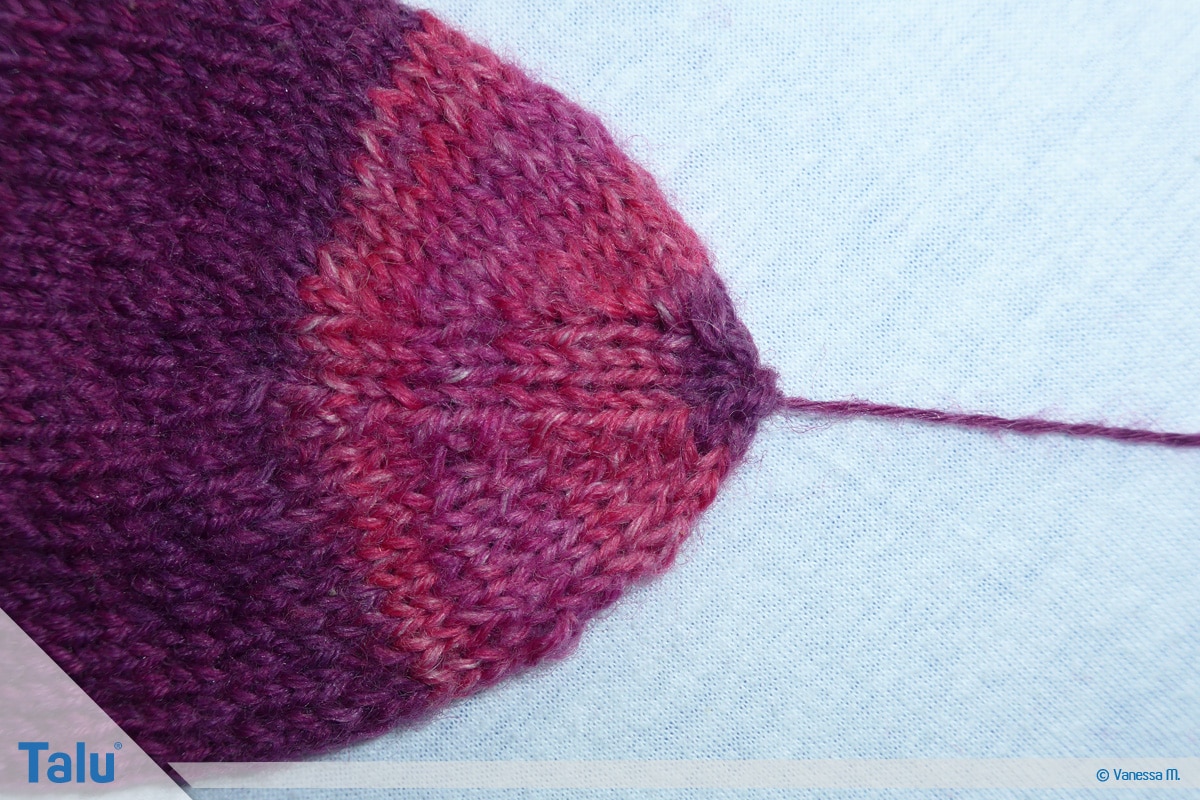Socken stricken mit Rundstricknadel, geschlossene Bandspitze