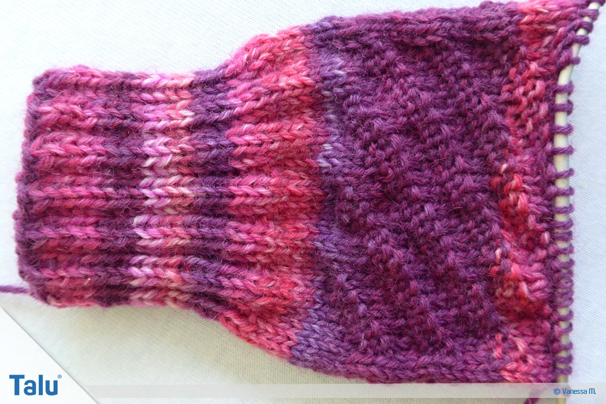 Socken stricken mit Rundstricknadel, Rechts-Links-Muster am Sockenschaft