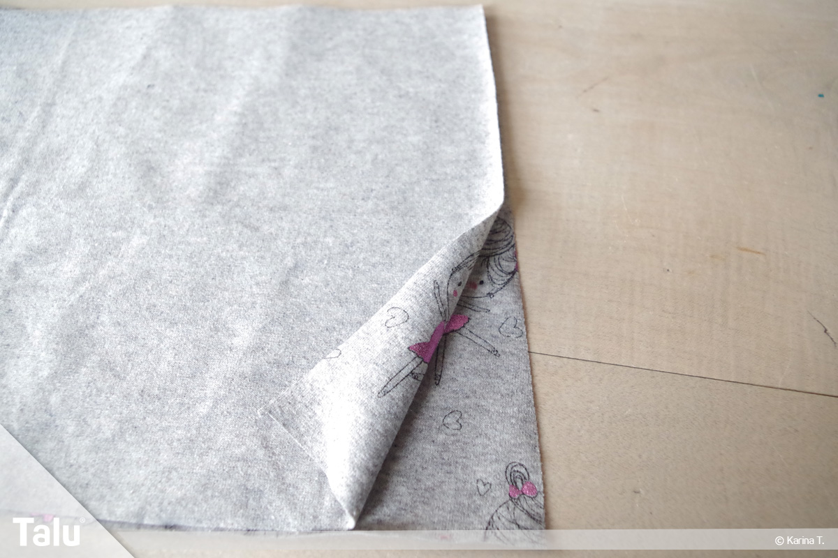 Steppstich/Rückstich, DIY-Anleitung, beide Stoffteile liegen rechts auf rechts