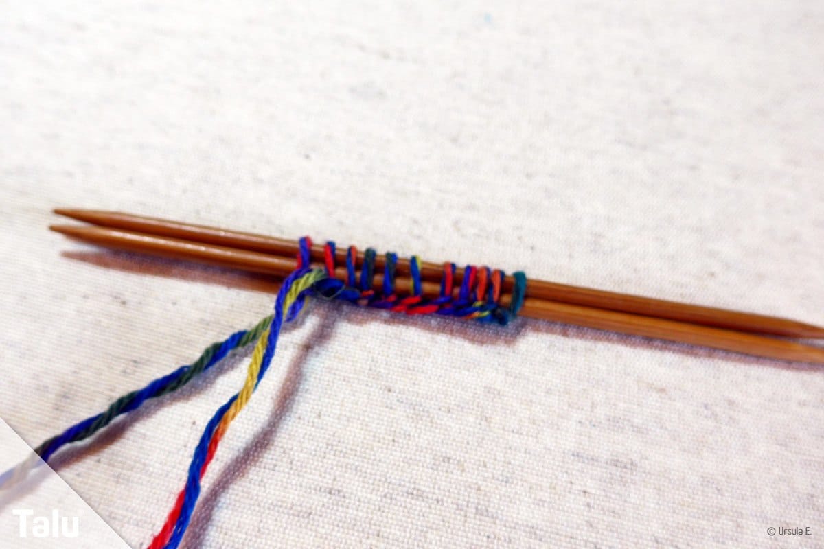 Zwei Stricknadeln