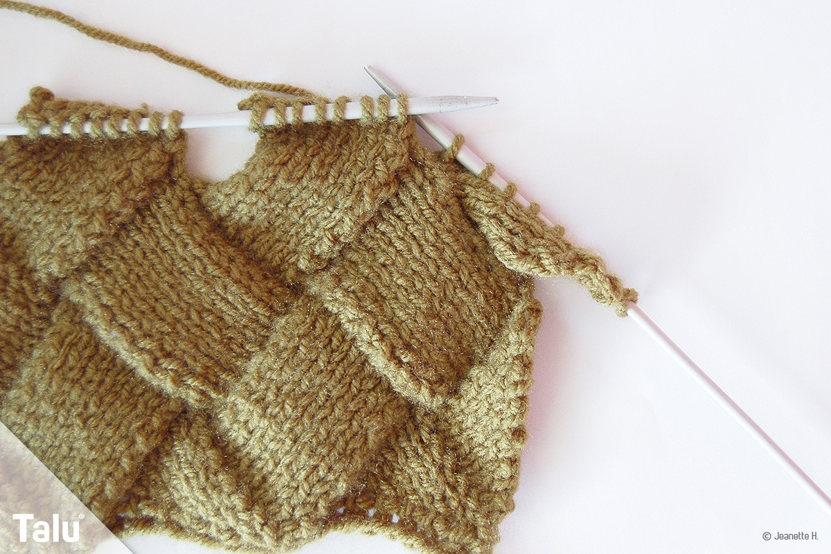 Entrelac stricken