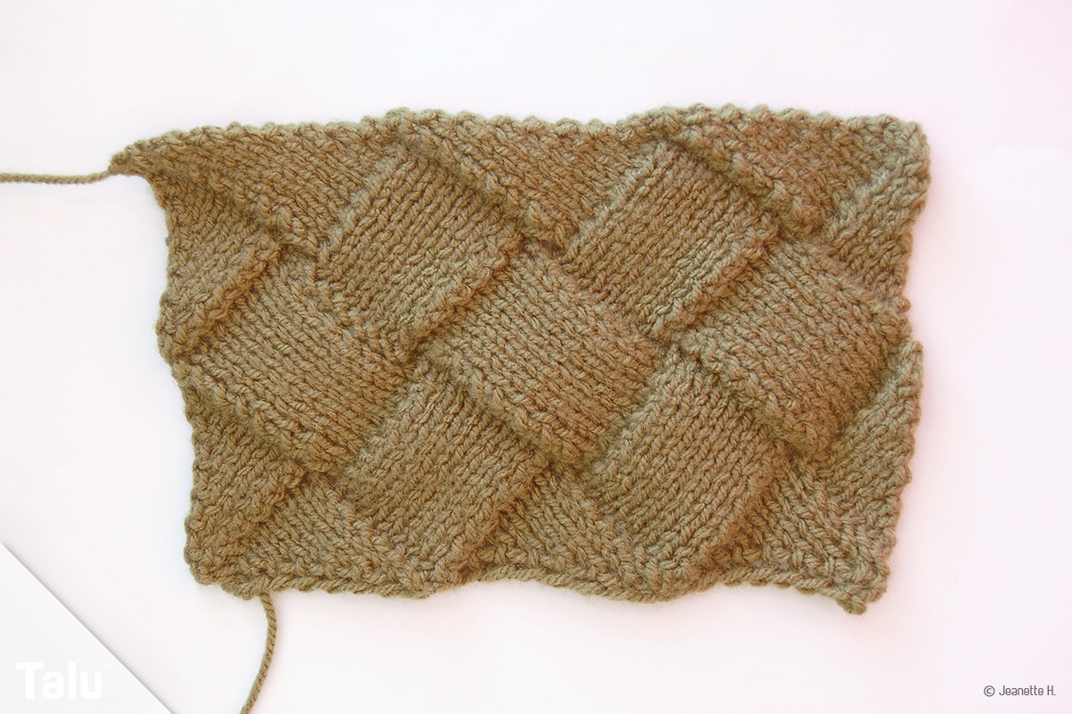 Entrelac stricken