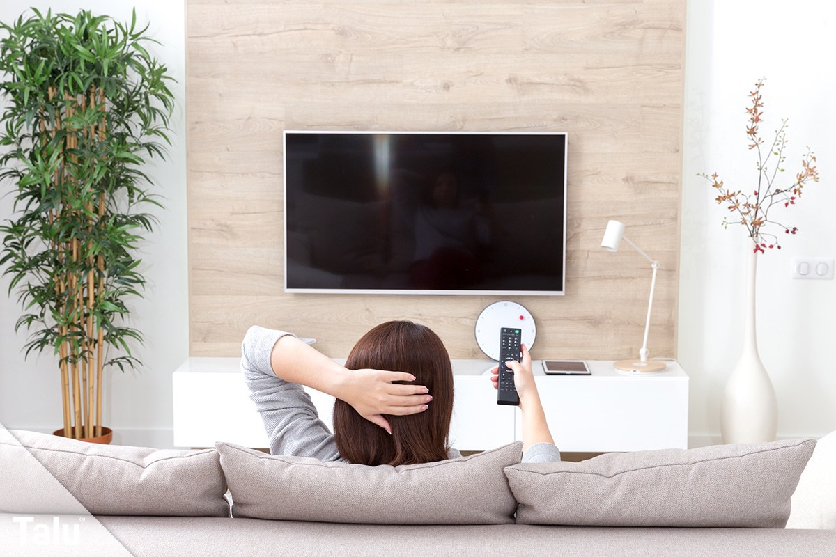 Schwer Kräuter Schloss fernseher an die wand hängen ohne kabel