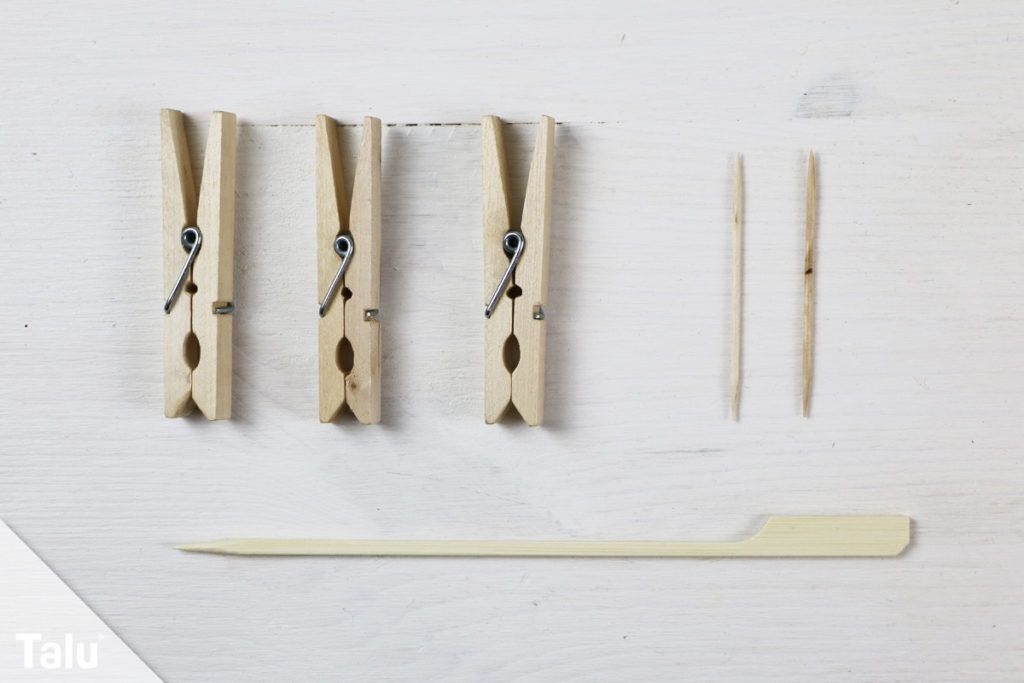 Sonnenschirm mit Liegestuhl aus Geld basteln | Anleitung - Talu.de