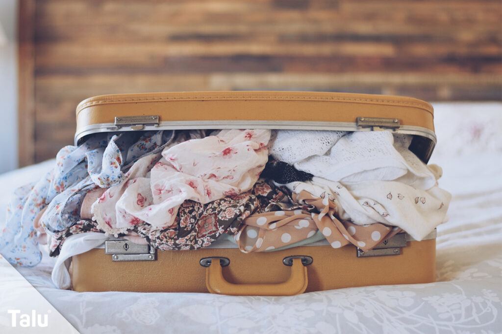 Kleidung und Schuhe richtig aufbewahren: Tipps für zuhause & unterwegs