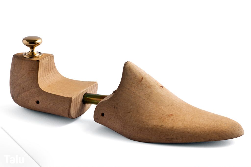 Kleidung und Schuhe richtig aufbewahren: Tipps für zuhause & unterwegs