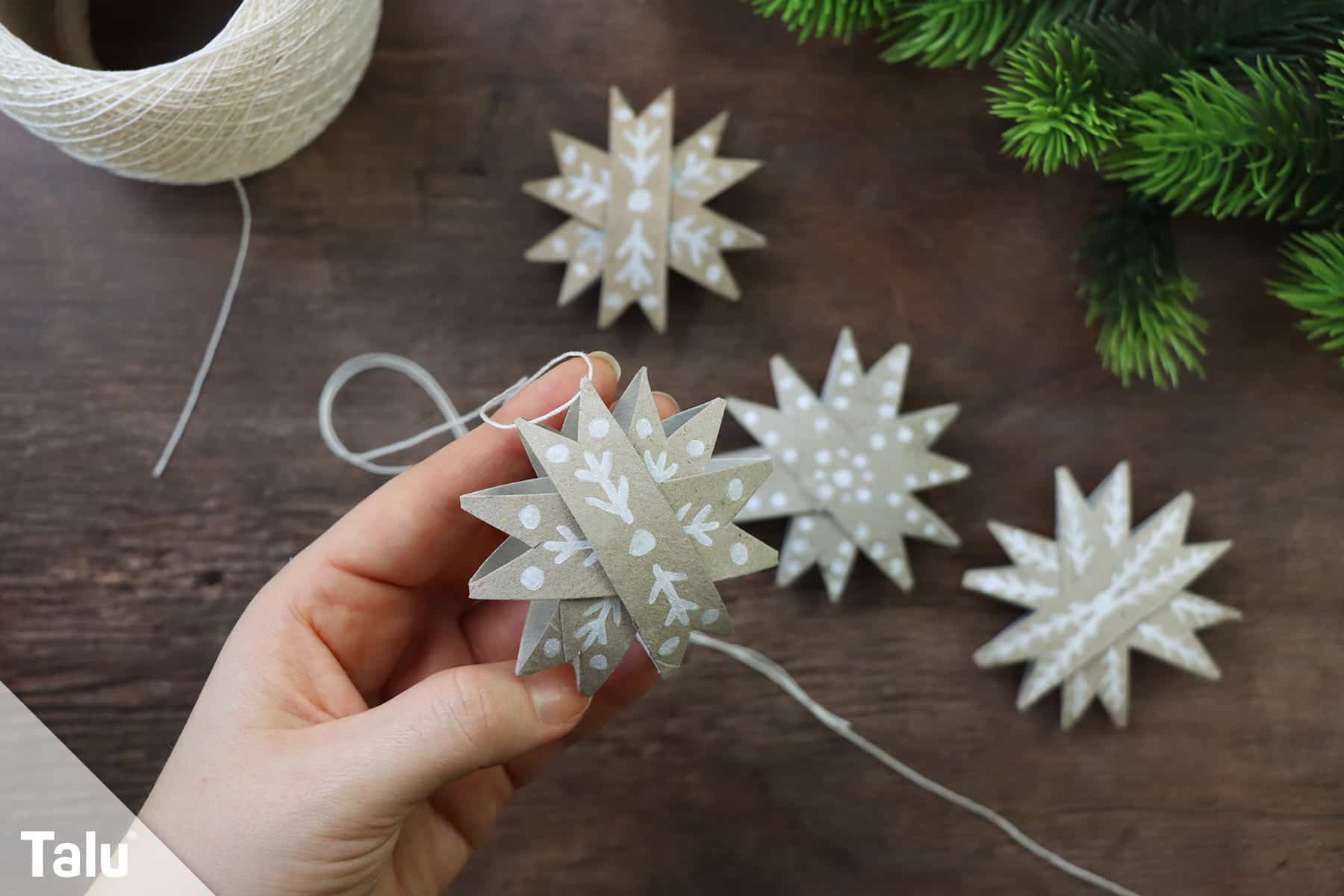 Sterne aus Klorollen